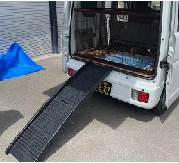 乗り降りを助ける車両スロープ